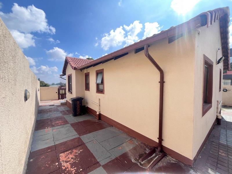 5 Bedroom Property for Sale in Eikenhof Gauteng