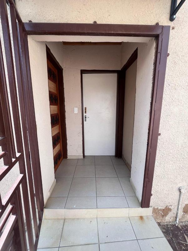 5 Bedroom Property for Sale in Eikenhof Gauteng