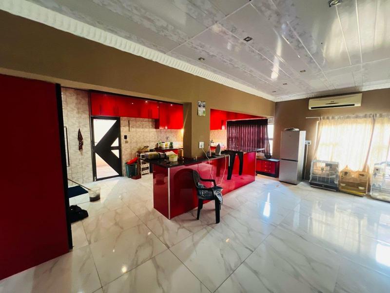 5 Bedroom Property for Sale in Lenasia Gauteng