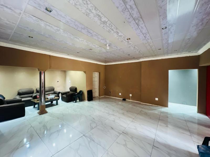 5 Bedroom Property for Sale in Lenasia Gauteng