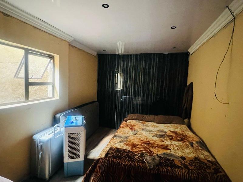 5 Bedroom Property for Sale in Lenasia Gauteng