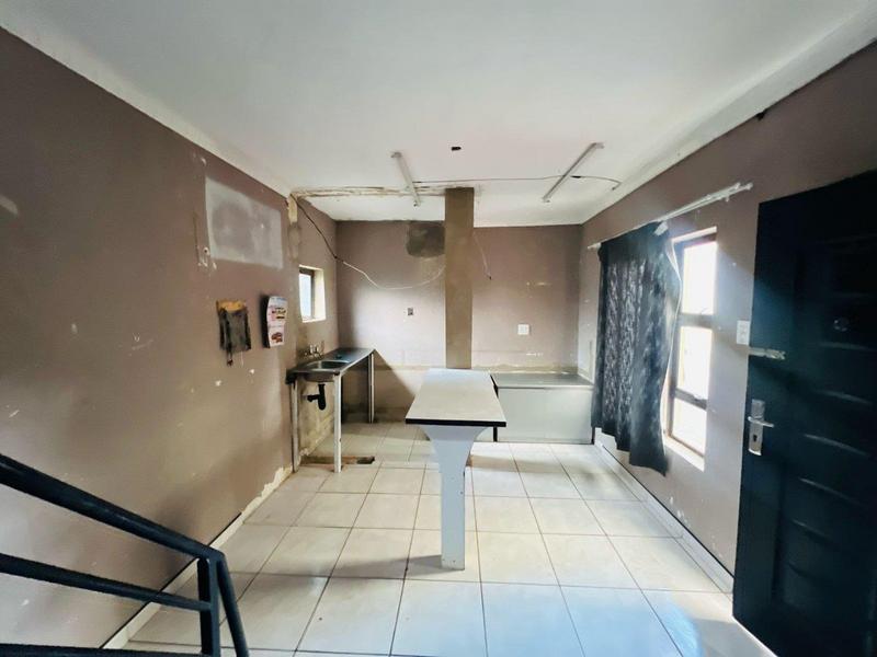 5 Bedroom Property for Sale in Lenasia Gauteng