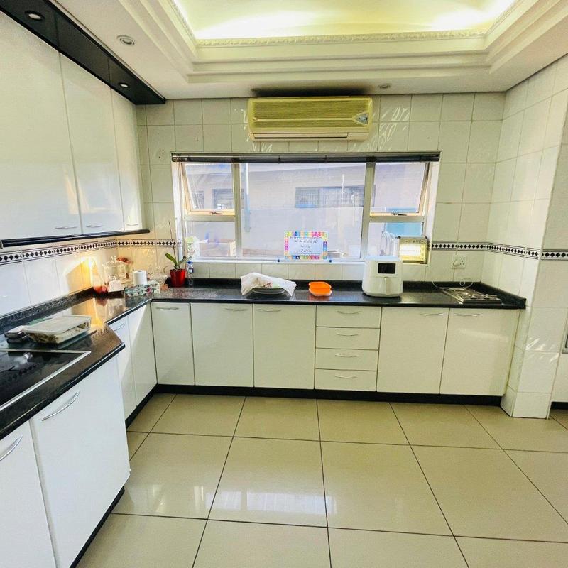 8 Bedroom Property for Sale in Lenasia Ext 5 Gauteng