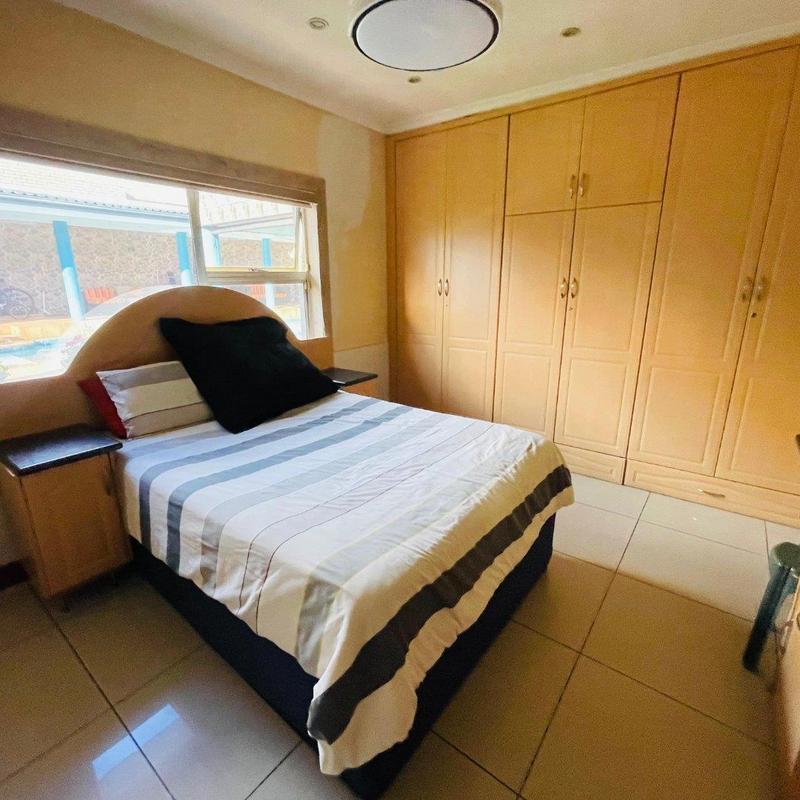 8 Bedroom Property for Sale in Lenasia Ext 5 Gauteng