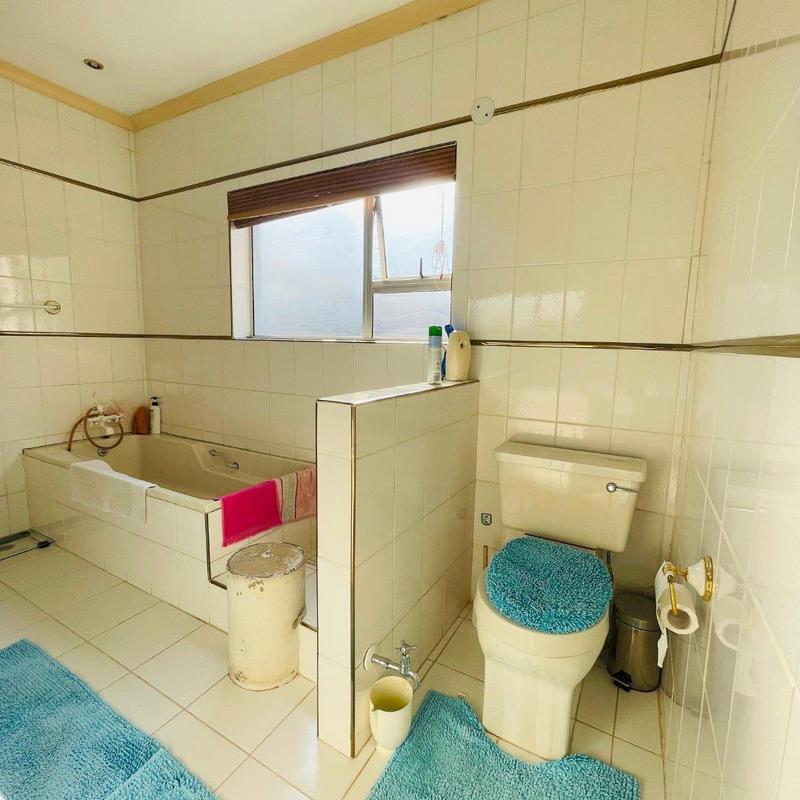 8 Bedroom Property for Sale in Lenasia Ext 5 Gauteng