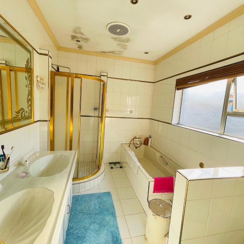 8 Bedroom Property for Sale in Lenasia Ext 5 Gauteng