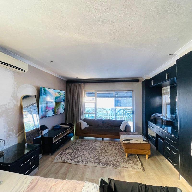 8 Bedroom Property for Sale in Lenasia Ext 5 Gauteng