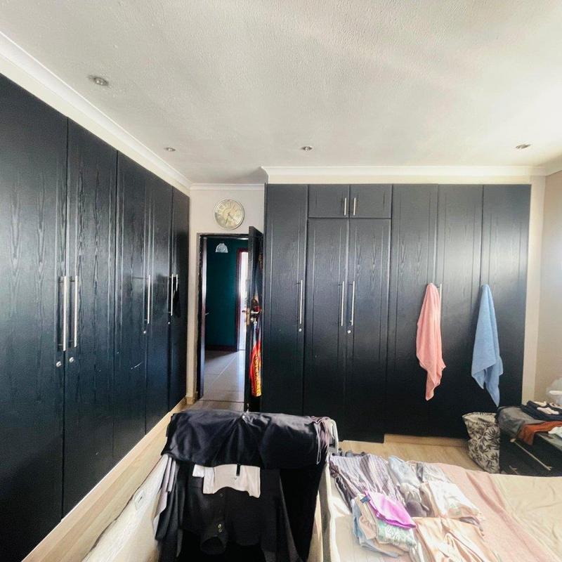 8 Bedroom Property for Sale in Lenasia Ext 5 Gauteng