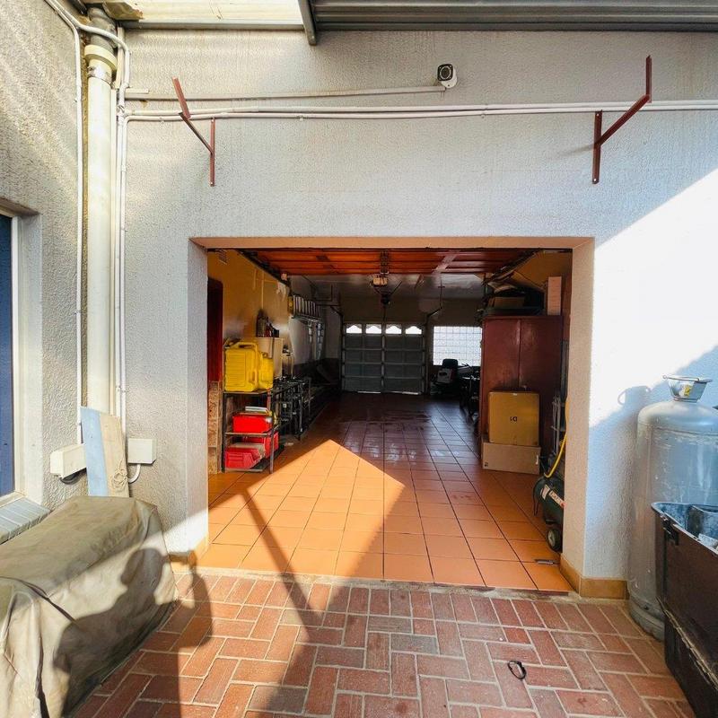 8 Bedroom Property for Sale in Lenasia Ext 5 Gauteng