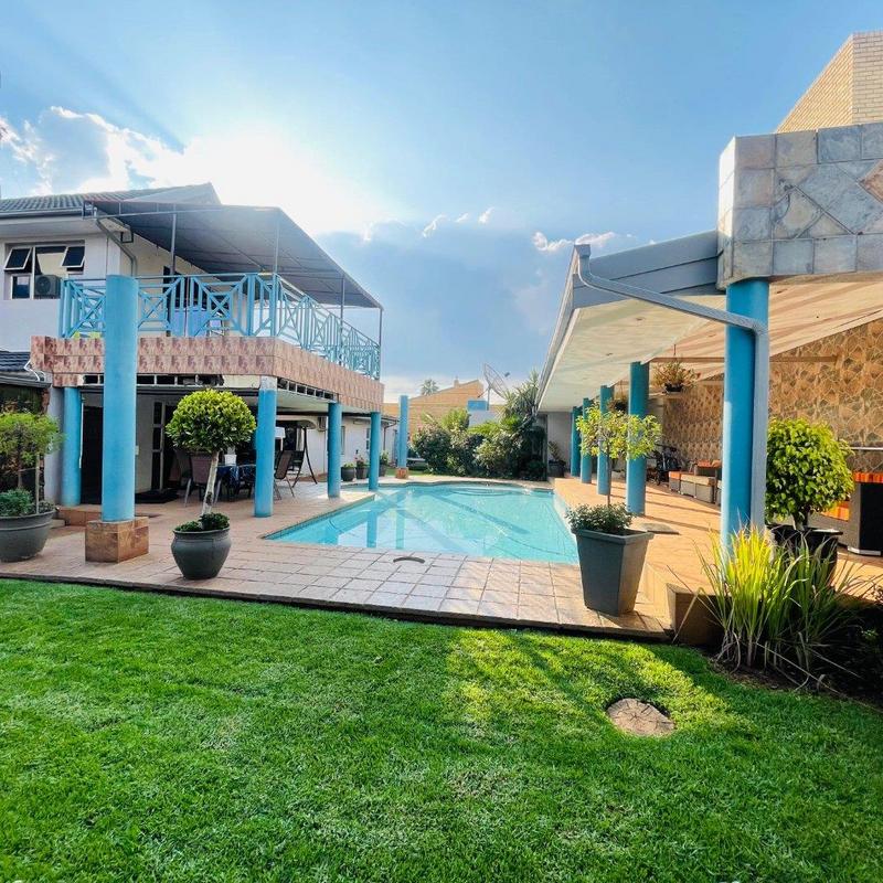 8 Bedroom Property for Sale in Lenasia Ext 5 Gauteng