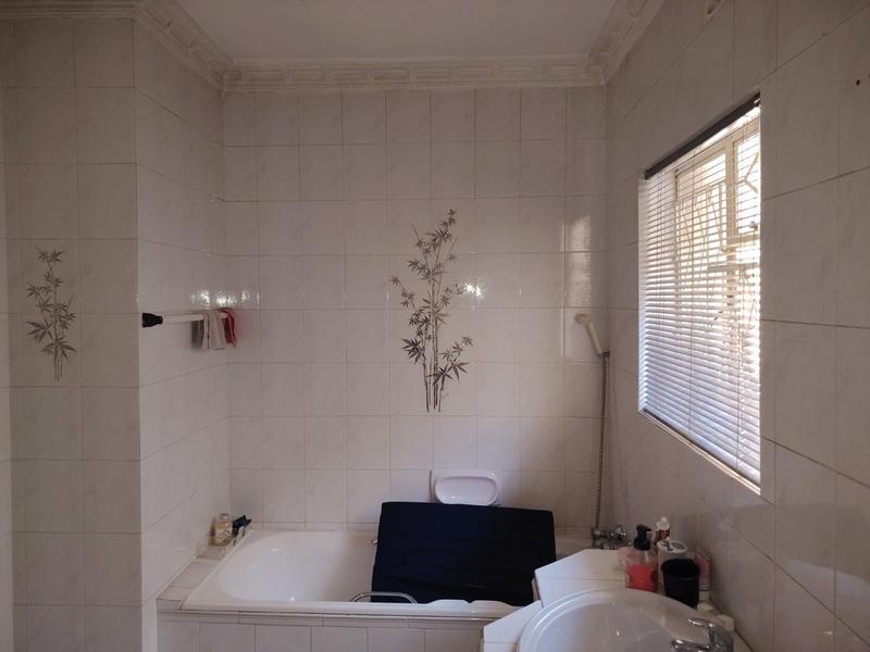 8 Bedroom Property for Sale in Lenasia Ext 9 Gauteng