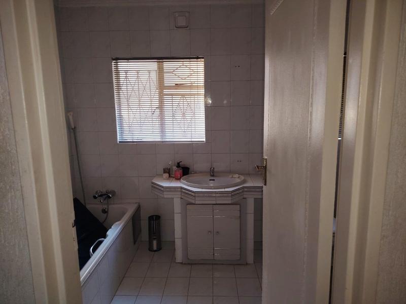 8 Bedroom Property for Sale in Lenasia Ext 9 Gauteng