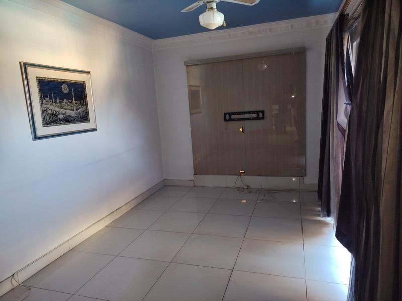 8 Bedroom Property for Sale in Lenasia Ext 9 Gauteng