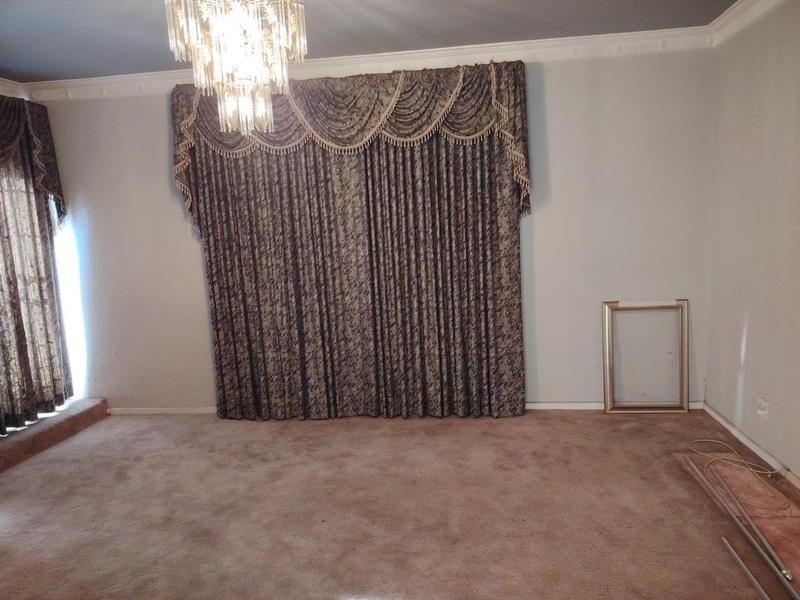 8 Bedroom Property for Sale in Lenasia Ext 9 Gauteng