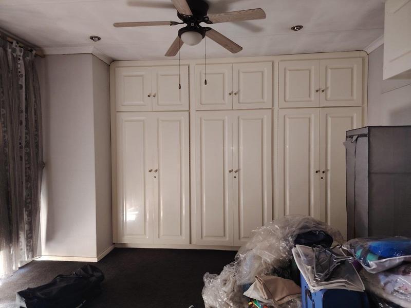 8 Bedroom Property for Sale in Lenasia Ext 9 Gauteng