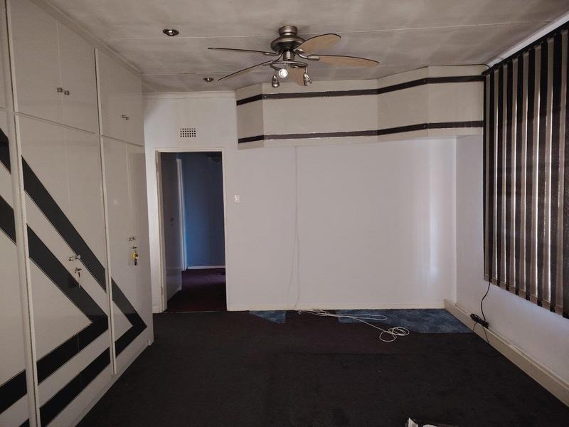 8 Bedroom Property for Sale in Lenasia Ext 9 Gauteng