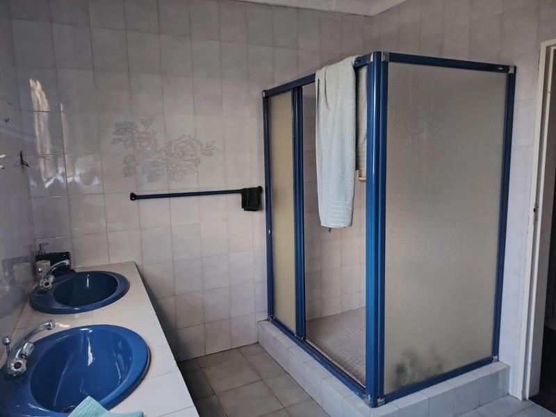 8 Bedroom Property for Sale in Lenasia Ext 9 Gauteng