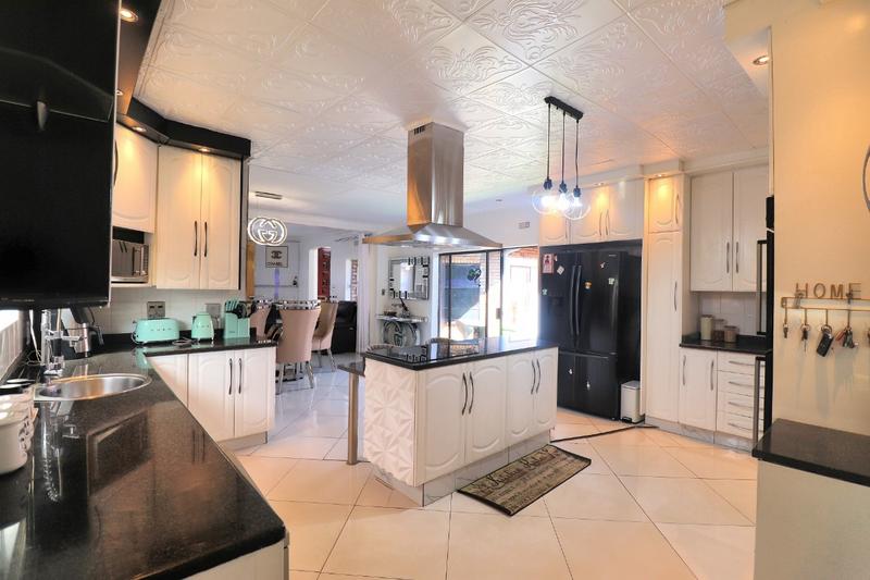 4 Bedroom Property for Sale in Lenasia Ext 8 Gauteng