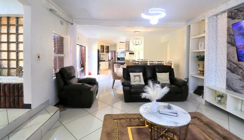4 Bedroom Property for Sale in Lenasia Ext 8 Gauteng