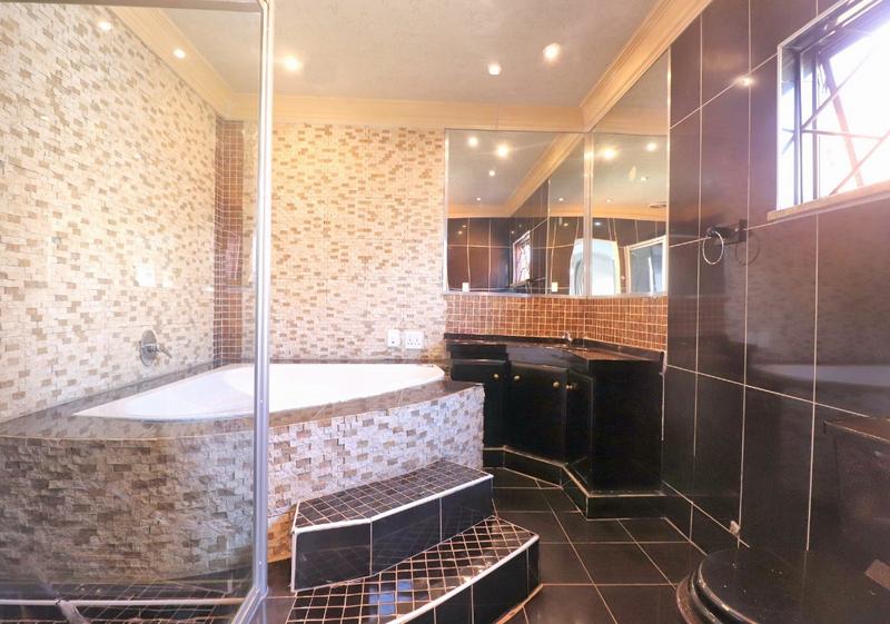 4 Bedroom Property for Sale in Lenasia Ext 8 Gauteng