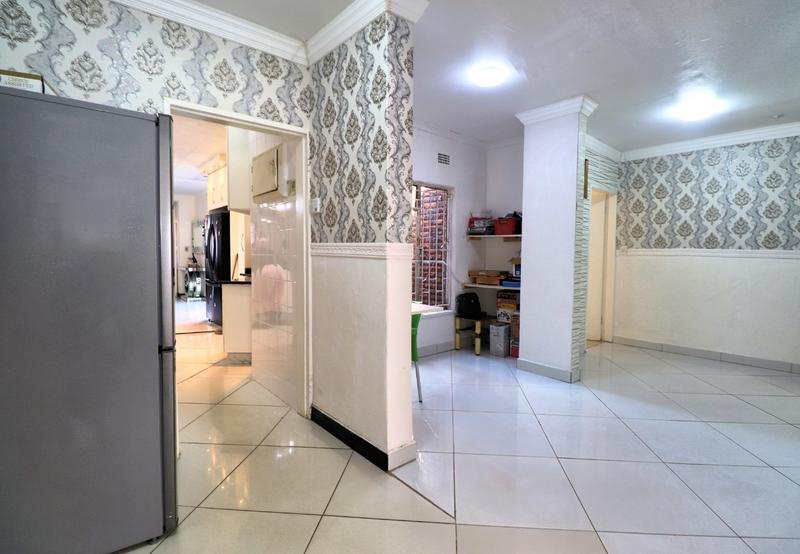 4 Bedroom Property for Sale in Lenasia Ext 8 Gauteng