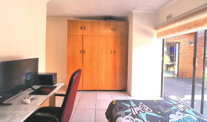 4 Bedroom Property for Sale in Lenasia Ext 8 Gauteng