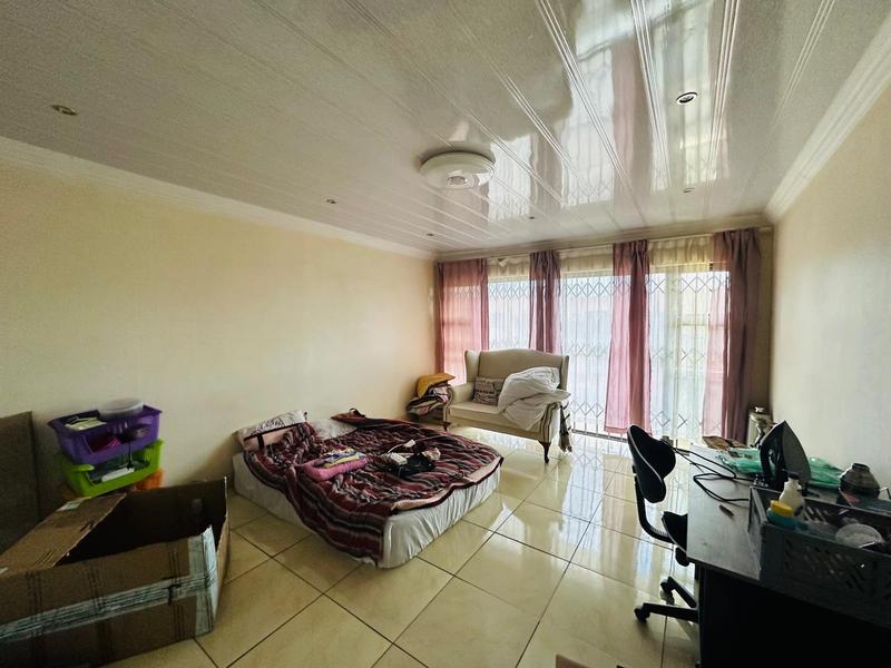 6 Bedroom Property for Sale in Lenasia South Gauteng