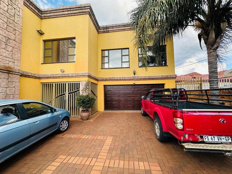 6 Bedroom Property for Sale in Lenasia South Gauteng
