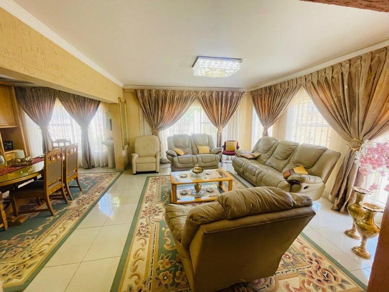 5 Bedroom Property for Sale in Lenasia South Gauteng