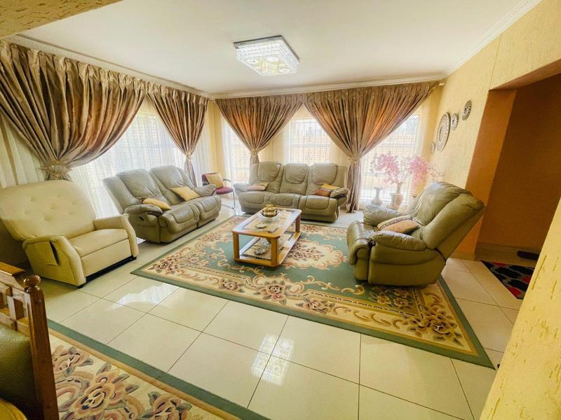 5 Bedroom Property for Sale in Lenasia South Gauteng