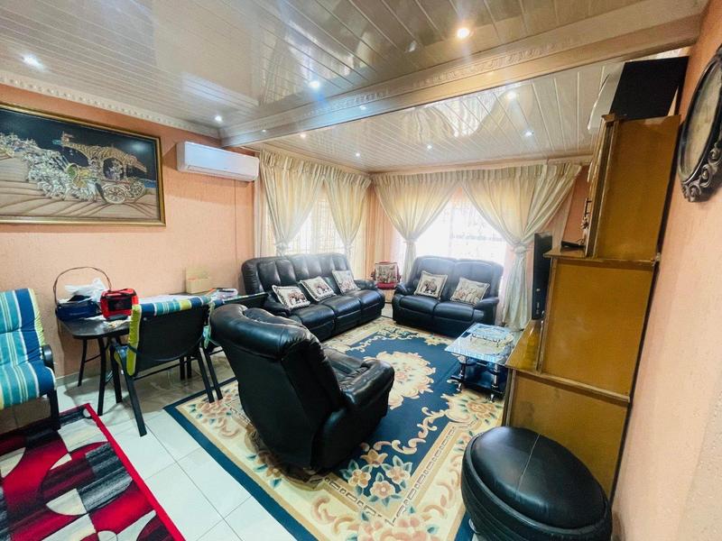 5 Bedroom Property for Sale in Lenasia South Gauteng