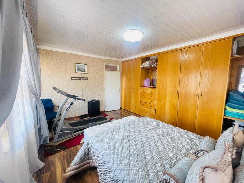 5 Bedroom Property for Sale in Lenasia South Gauteng