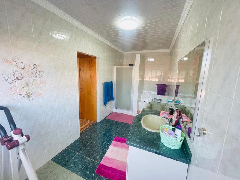 5 Bedroom Property for Sale in Lenasia South Gauteng