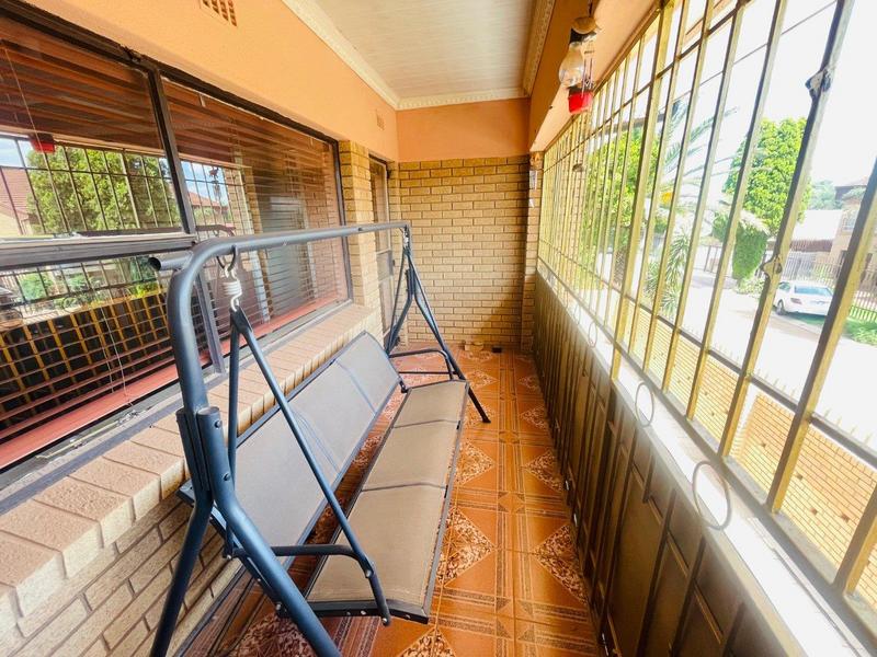 5 Bedroom Property for Sale in Lenasia South Gauteng