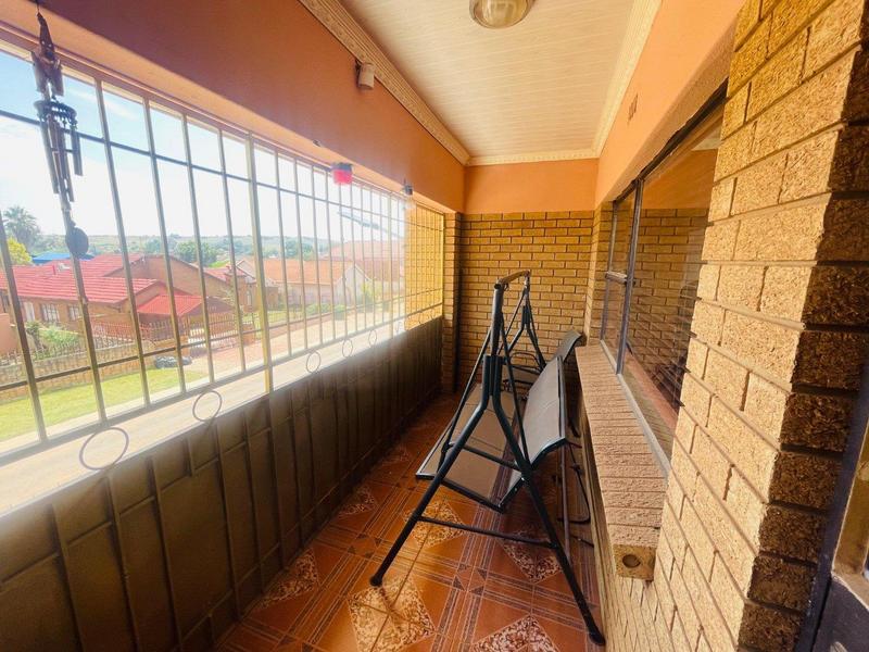 5 Bedroom Property for Sale in Lenasia South Gauteng