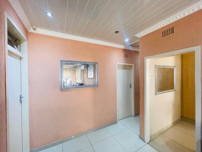 5 Bedroom Property for Sale in Lenasia South Gauteng