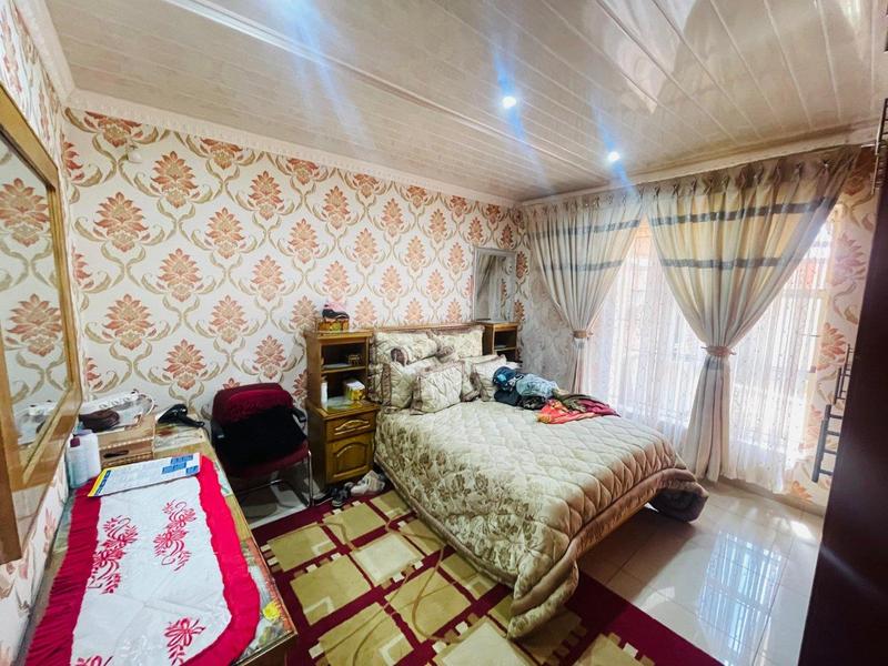 5 Bedroom Property for Sale in Lenasia South Gauteng