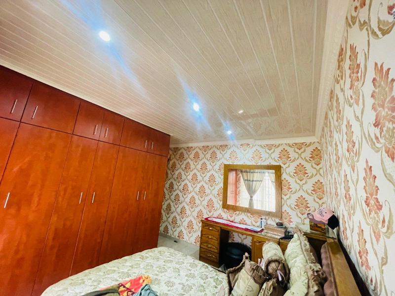 5 Bedroom Property for Sale in Lenasia South Gauteng