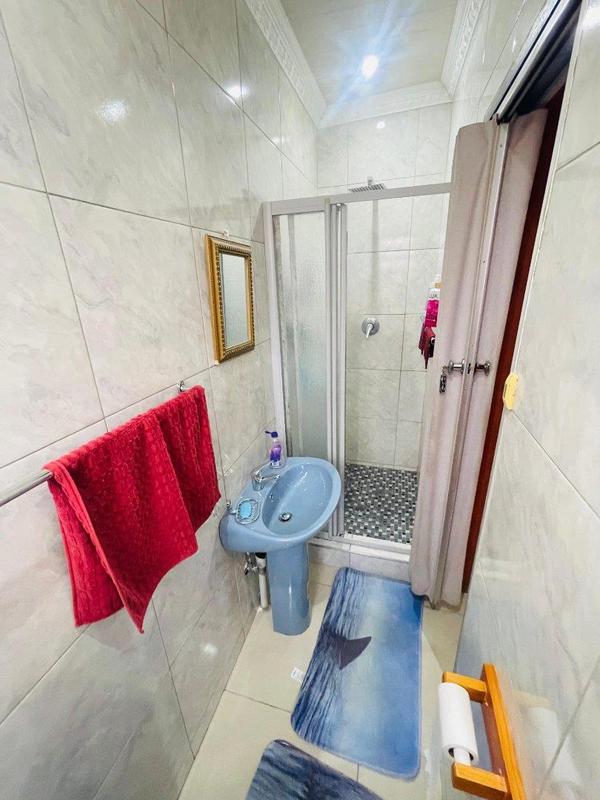 5 Bedroom Property for Sale in Lenasia South Gauteng