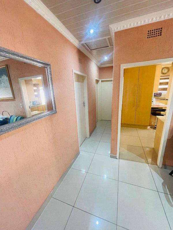5 Bedroom Property for Sale in Lenasia South Gauteng