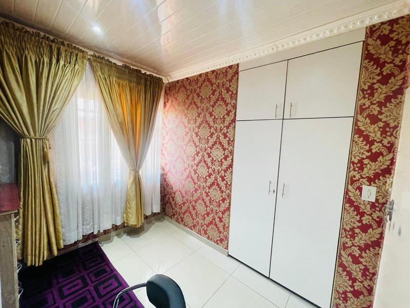 5 Bedroom Property for Sale in Lenasia South Gauteng