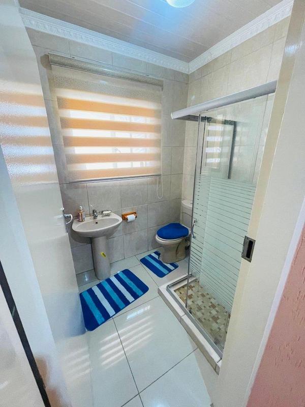 5 Bedroom Property for Sale in Lenasia South Gauteng