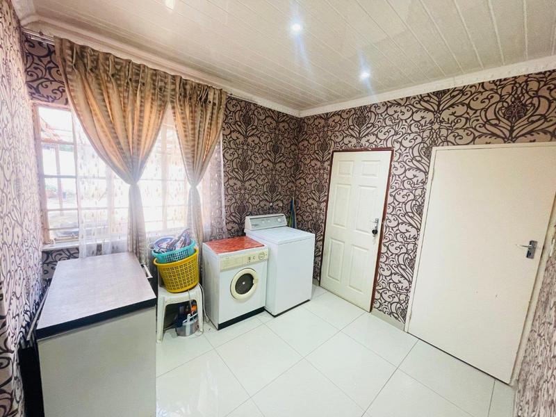 5 Bedroom Property for Sale in Lenasia South Gauteng