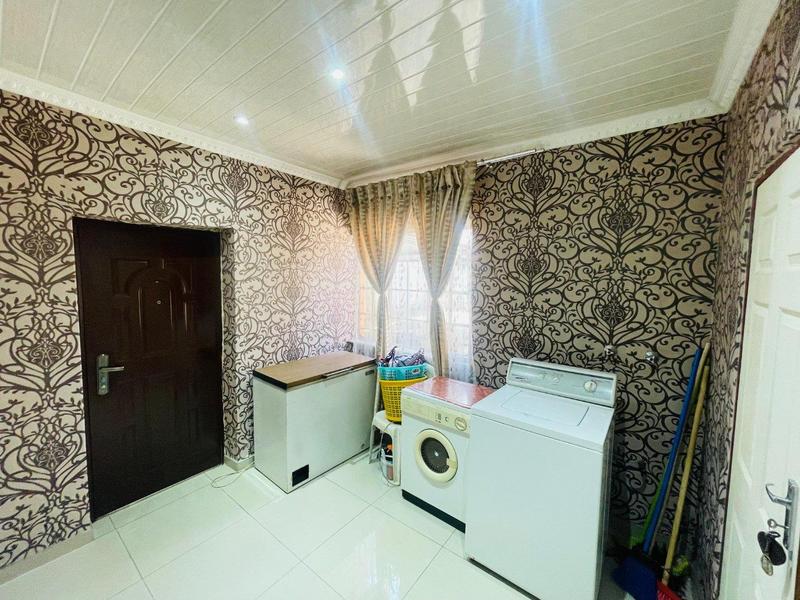 5 Bedroom Property for Sale in Lenasia South Gauteng