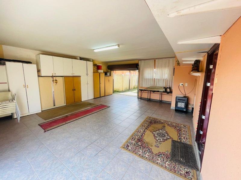 5 Bedroom Property for Sale in Lenasia South Gauteng