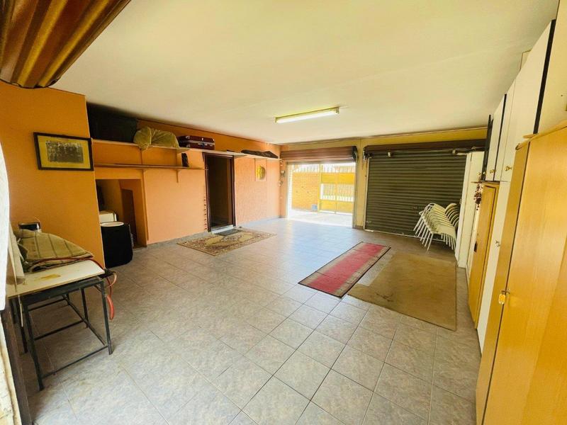 5 Bedroom Property for Sale in Lenasia South Gauteng