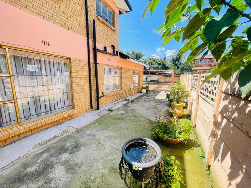 5 Bedroom Property for Sale in Lenasia South Gauteng