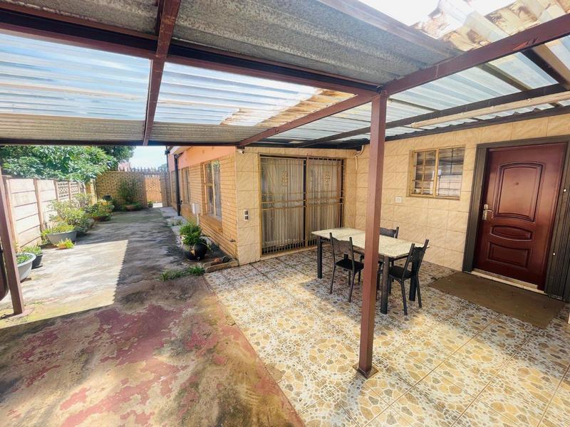 5 Bedroom Property for Sale in Lenasia South Gauteng
