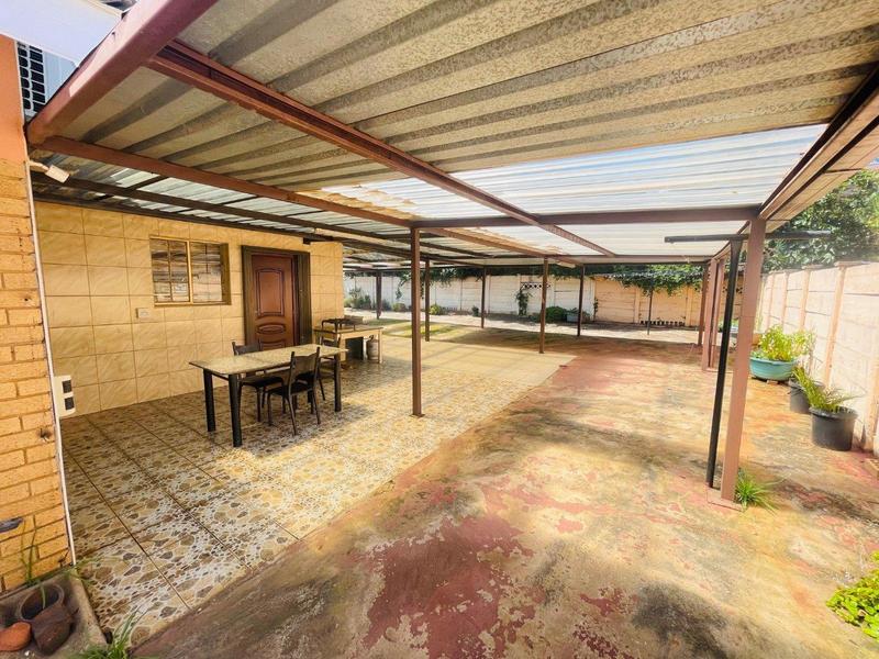 5 Bedroom Property for Sale in Lenasia South Gauteng