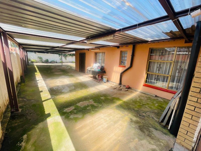 5 Bedroom Property for Sale in Lenasia South Gauteng